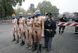 Propositi per il 2013: decostruzione del topless Femen